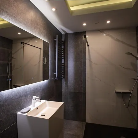 Riverside Vista Luxury Wellnes & By Uniquerent Апартаменти *