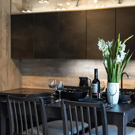 Riverside Vista Luxury Wellnes & By Uniquerent Апартаменти *