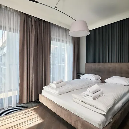 Riverside Vista Luxury Wellnes & By Uniquerent Апартаменти *