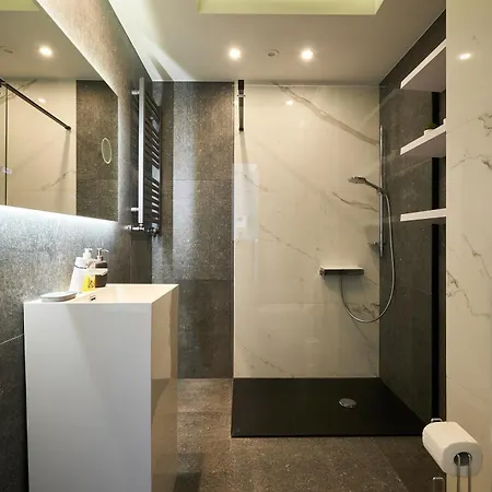 Riverside Vista Luxury Wellnes & By Uniquerent Апартаменти